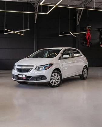 CHEVROLET ONIX 1.4 MPFI LT 8V FLEX 4P MANUAL CHEVROLET ONIX 1.4 MPFI LT 8V FLEX 4P MANUAL